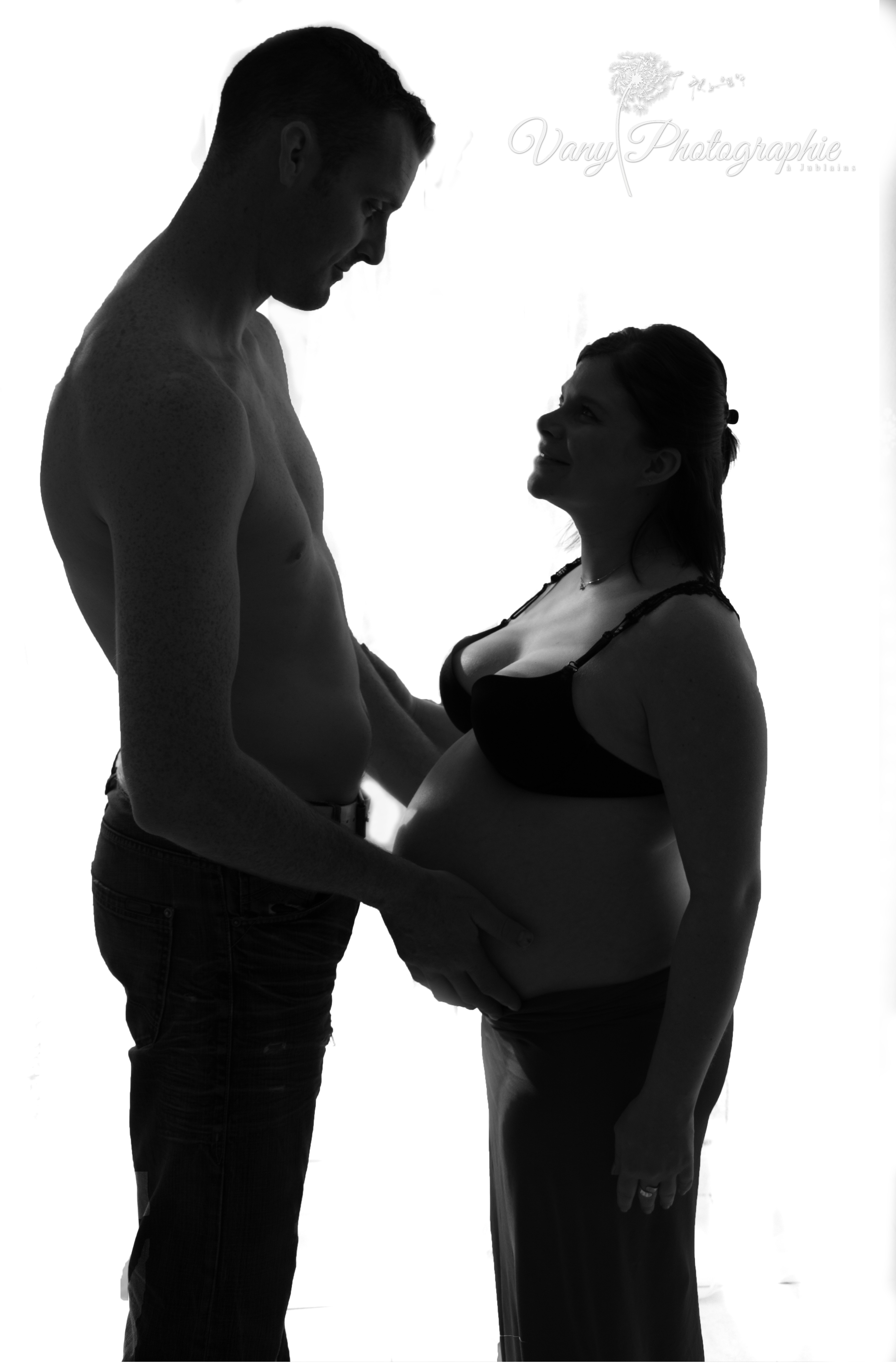 Photo de grossesse contre jour