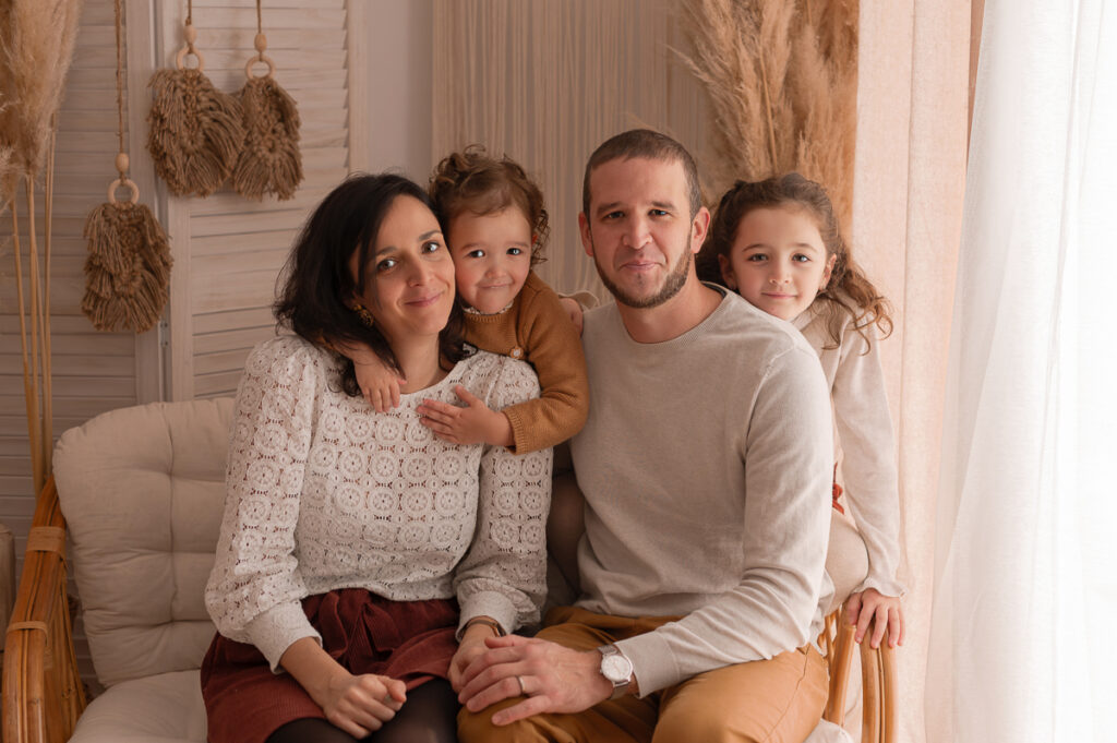 Séance photo de famille - couple et enfant en studio