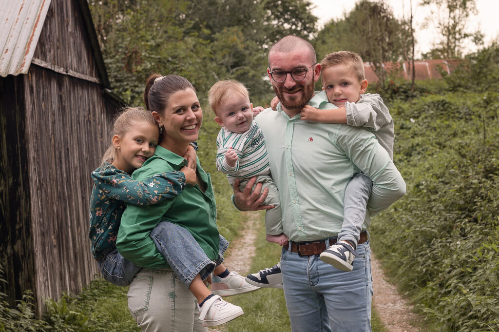 Photo de famille en extérieur