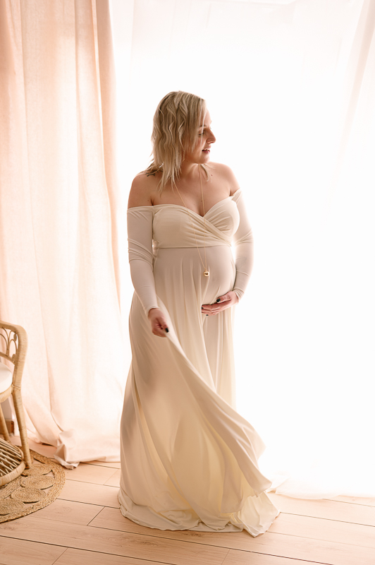 Vous pouvez choisir parmi ma sélection de robes durant la séance photo de grossesse
